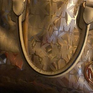 Meet your Posher, She